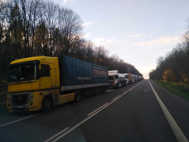 Takich kolejek przed granicą nie było od dawna. Przewoźnicy protestują na trzech przejściach (zdjęcia)