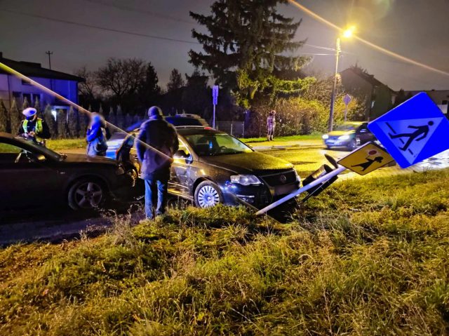 Nie zauważyła nadjeżdżającego audi. Wjechała na skrzyżowanie, doprowadziła do zderzenia (zdjęcia)