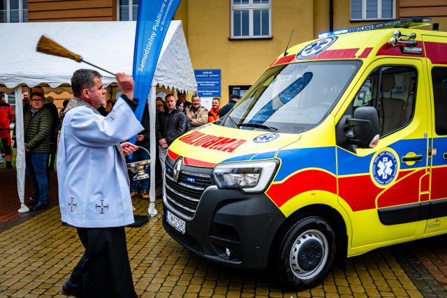Szpital w Tomaszowie Lubelskim z nowymi ambulansami. Dziś pojazdy oficjalnie przekazano do użytku (zdjęcia)