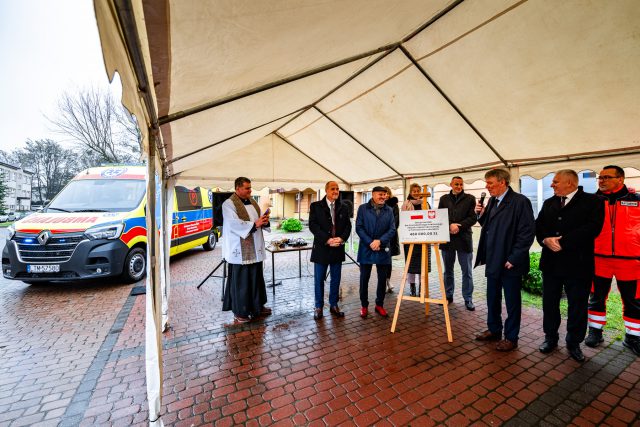 Szpital w Tomaszowie Lubelskim z nowymi ambulansami. Dziś pojazdy oficjalnie przekazano do użytku (zdjęcia)