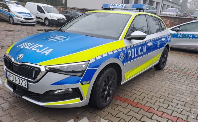 Nowe radiowozy trafiają do komend Policji w regionie (zdjęcia)