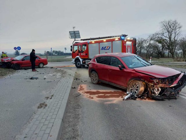 Kolizja na skrzyżowaniu, dwie osoby w szpitalu. Skończyło się na mandacie (zdjęcia)