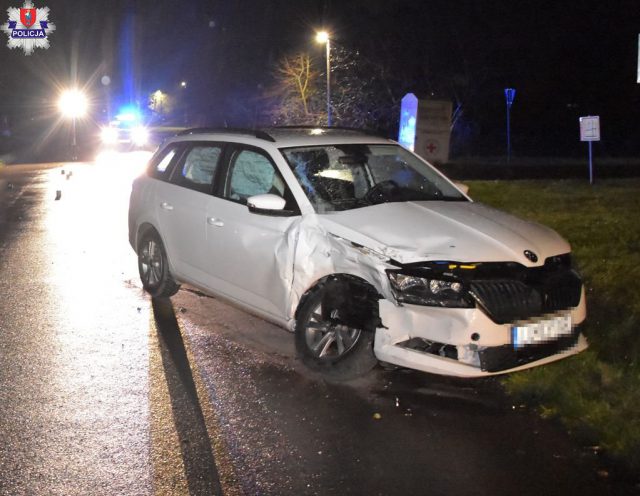 Dwa samochody rozbite i 1500 zł mandatu dla sprawcy za spowodowanie kolizji (zdjęcia)