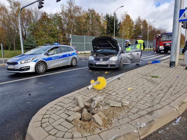Zderzenie dwóch volkswagenów na skrzyżowaniu w Lublinie. Dwie osoby w szpitalu (zdjęcia)