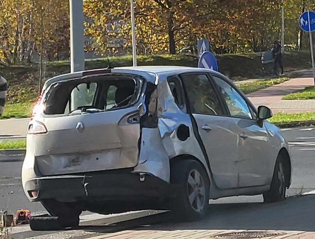 Wjechał pod trolejbus komunikacji miejskiej. Na szczęście nikt nie ucierpiał (zdjęcia) AKTUALIZACJA