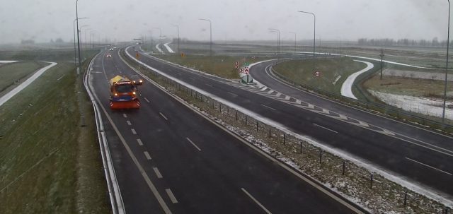 W woj. lubelskim już sypie śnieg. Pogarszają się warunki do jazdy na drogach (zdjęcia)