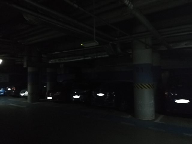 Kierowcy narzekają na gorsze oświetlenie parkingu w CH „Lublin Plaza”. Administracja twierdzi, że panuje nad sytuacją (zdjęcia)