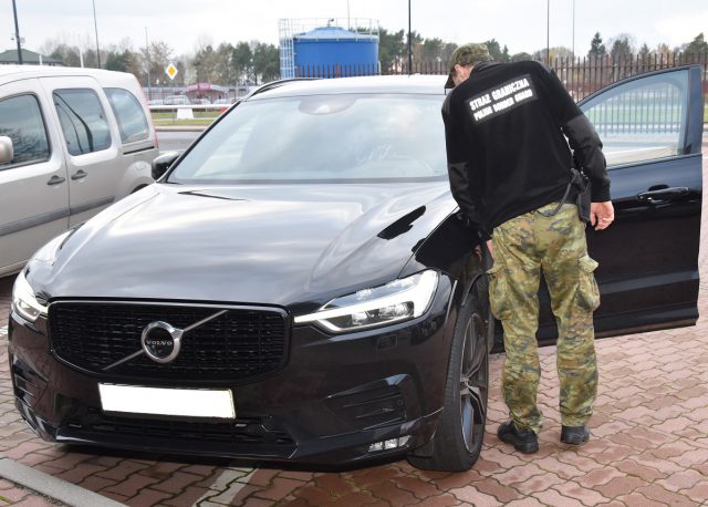 Obywatel Białorusi w skradzionym volvo (zdjęcia)