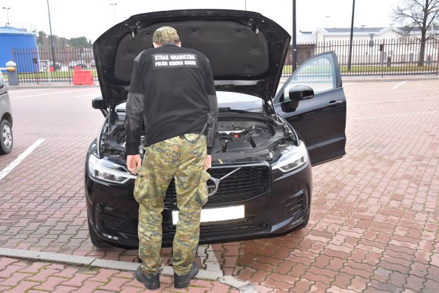 Obywatel Białorusi w skradzionym volvo (zdjęcia)