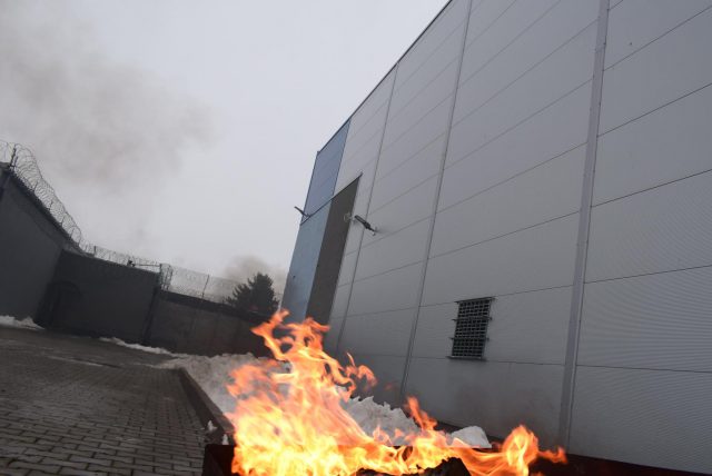 Substancje odurzające, pożar, agresywny osadzony. To główne hasła ćwiczeń w Zakładzie Karnym we Włodawie (zdjęcia)