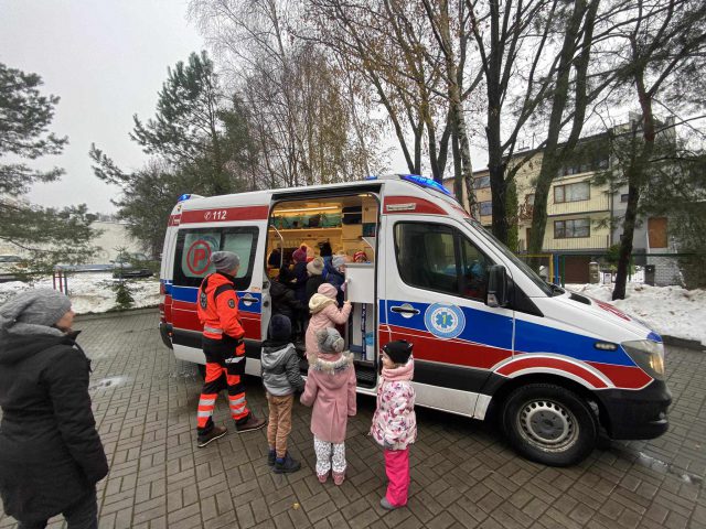 Przedszkolaki zawstydziły wielu dorosłych. Pokazały, że udzielanie pomocy nie jest trudne (zdjęcia)