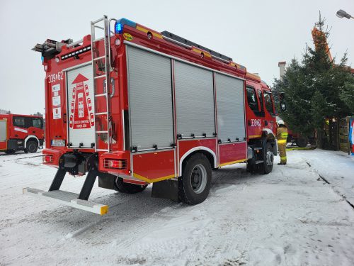 Pożar hotelu niedaleko Lublina. W akcji gaśniczej kilkudziesięciu strażaków (zdjęcia)