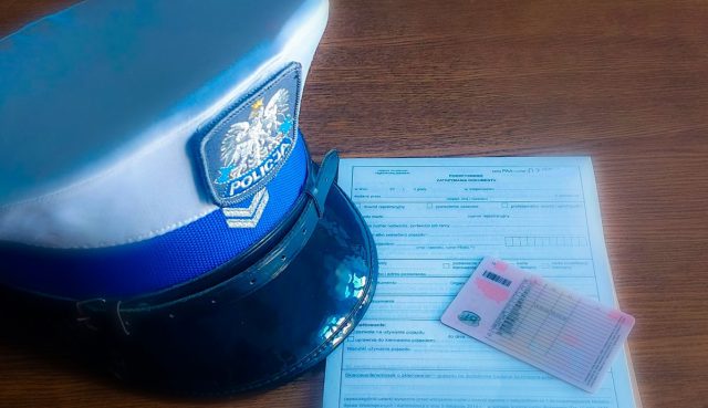 Doprowadził do kolizji, przekroczył limit punktów karnych. Stracił prawo jazdy (zdjęcia)