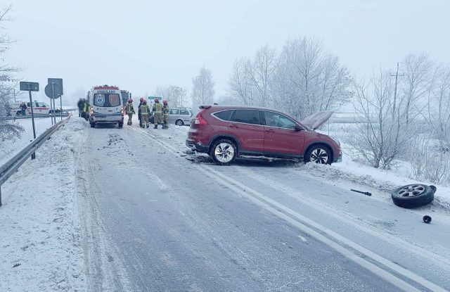 Czołowe zderzenie i po mandacie dla każdej kierującej (zdjęcia)