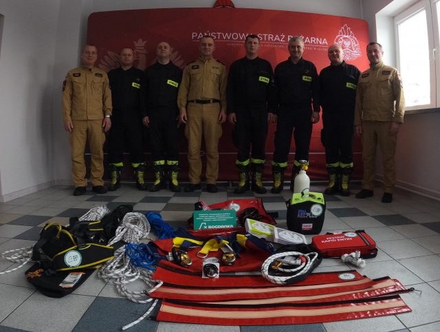 Strażacy z Łęcznej mają nowy sprzęt ratowniczy. Dzięki darowiźnie od Bogdanki (zdjęcia)