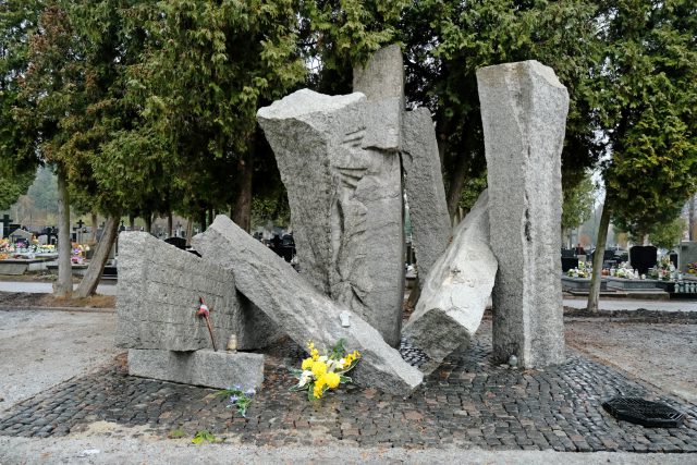 Remonty kwater wojennych na lubelskich cmentarzach (zdjęcia)