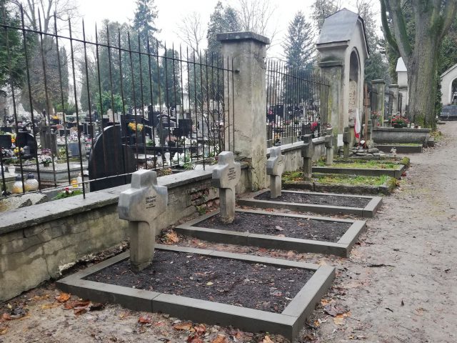 Remonty kwater wojennych na lubelskich cmentarzach (zdjęcia)