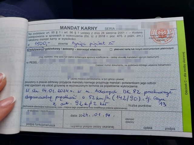 Pędził skodą drogą krajową 142 km/h. Dostał mandat na 1500 zł (zdjęcia)