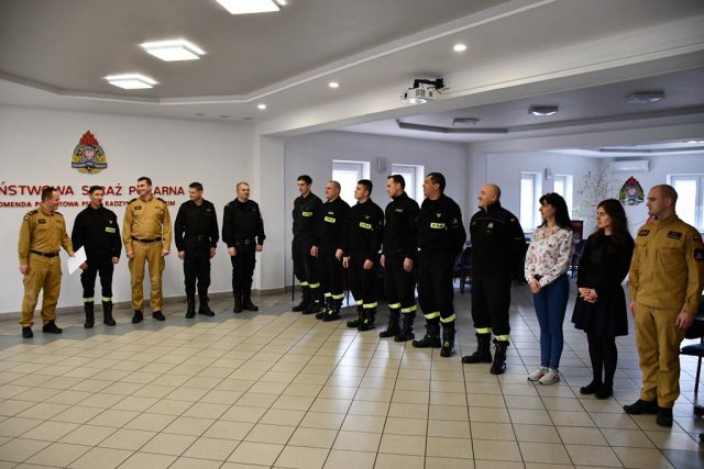 Strażak zajechał na stację paliw po kawę, odebrał poród. Za swoją postawę otrzymał nagrodę pieniężną (zdjęcia)