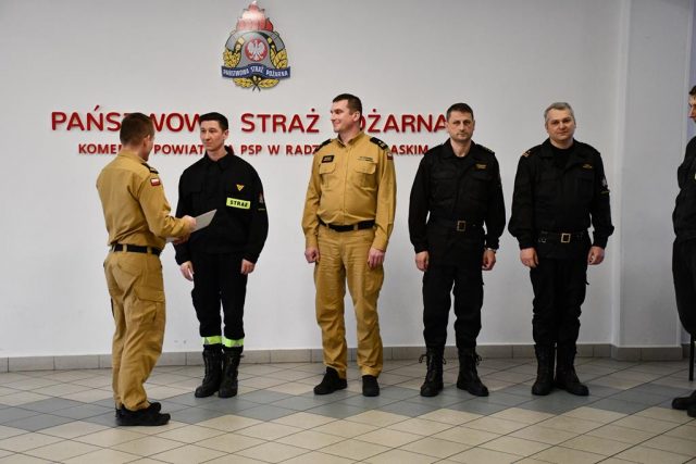 Strażak zajechał na stację paliw po kawę, odebrał poród. Za swoją postawę otrzymał nagrodę pieniężną (zdjęcia)