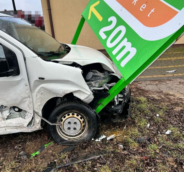 Groźna kolizja, na szczęście zakończona mandatem (zdjęcia)