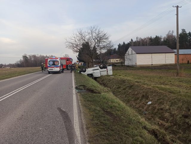 Groźny wypadek na trasie Lublin – Opole Lubelskie. Trwa akcja ratowników, trasa zablokowana (zdjęcia)