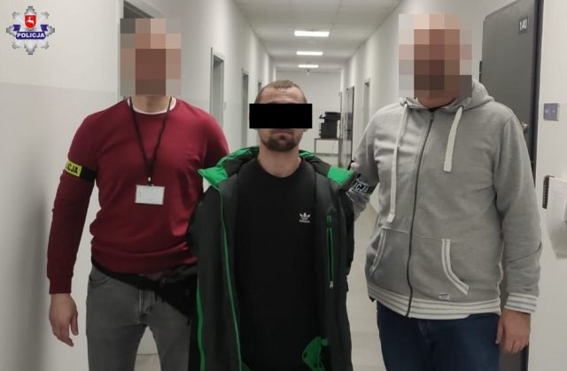 Tymczasowe areszty dla dwóch mężczyzn za napad na Żabkę w Lublinie. „Obaj są dobrze znani lubelskim policjantom” (zdjęcia)