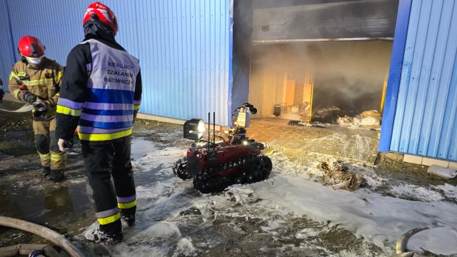 Po raz pierwszy lubelscy strażacy wykorzystali do akcji robota. Zapewniają, iż sprawdził się on doskonale (zdjęcia, wideo)