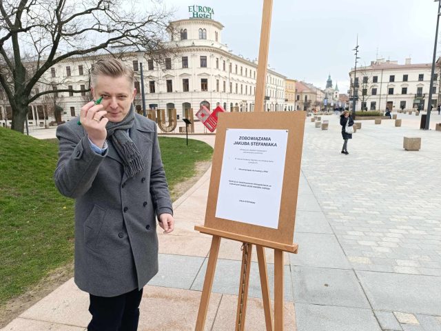 Jakub Stefaniak podpisał zobowiązanie przedwyborcze. Zapewnił, że nie zawiąże koalicji z PiS-em (zdjęcia)