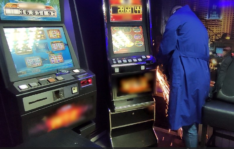 Uderzenie w hazardowe podziemie. Zarekwirowano 30 automatów do gier (zdjęcia)