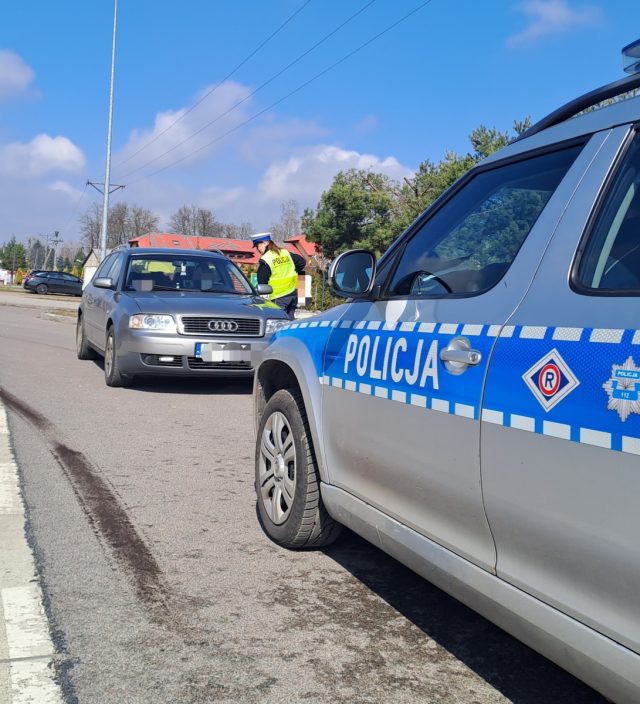 Sprawdzali, czy kierowcy rozmawiają przez telefony w trakcie jazdy. Posypały się mandaty (zdjęcia)