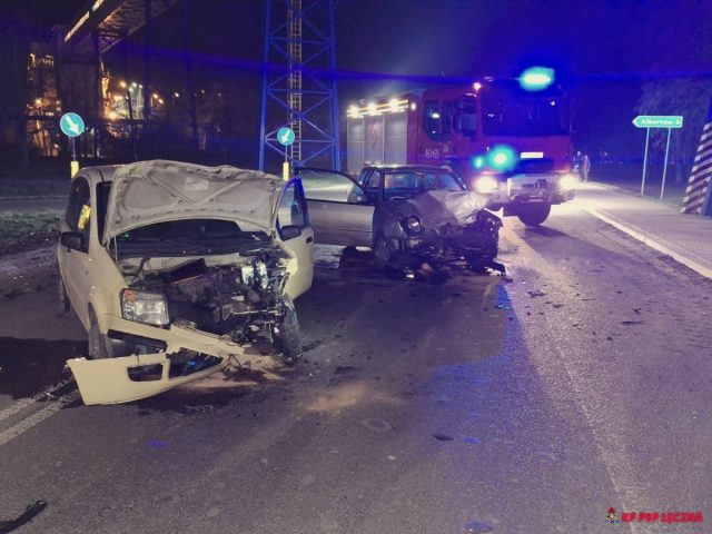 Wieczorny wypadek w Bogdance. Dwa auta rozbite, są osoby poszkodowane (zdjęcia)