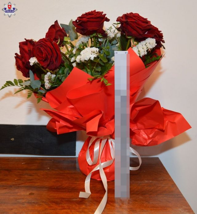 „Romantyk” włamał się do kwiatomatu i ukradł bukiet. Zdążył go wręczyć partnerce (zdjęcia)