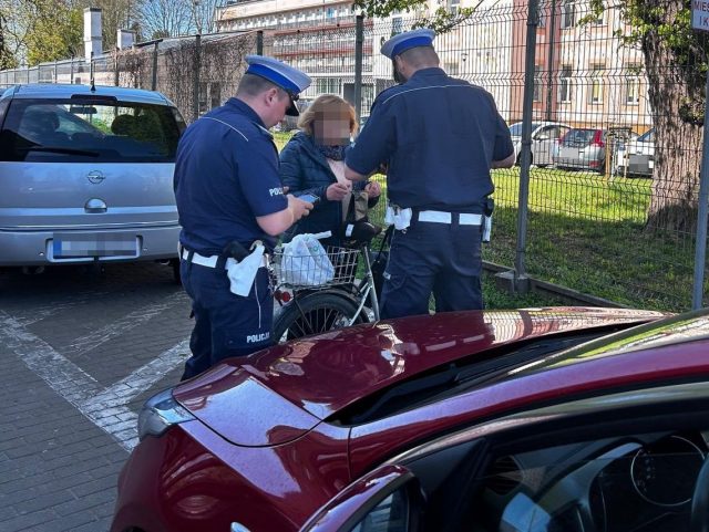 Było dmuchanie w alkomat i przypominanie o odblaskach, w ramach akcji „Bezpieczny rowerzysta” (zdjęcia)