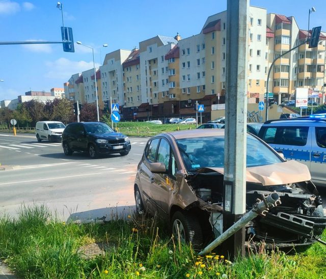 Nie ustąpiła pierwszeństwa, doszło do zderzenia (zdjęcia)