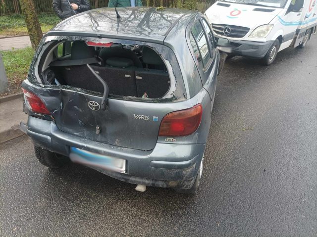 Poranne zderzenie pojazdów na al. Kraśnickiej. Jedna osoba w szpitalu (zdjęcia)