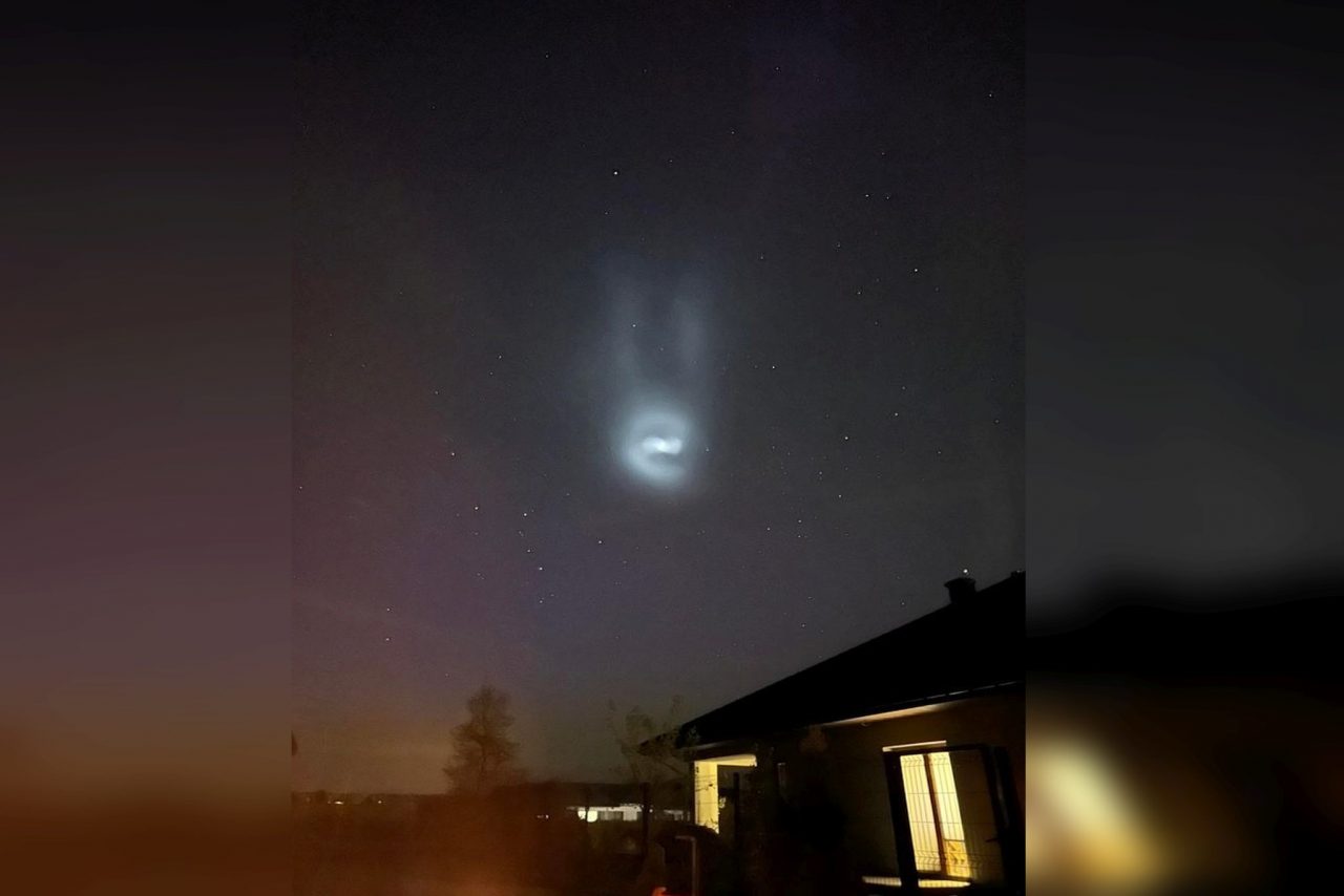 Niesamowite zjawisko na niebie. Niektórzy podejrzewali UFO, jednak już wstępnie wiadomo, co to za obiekt (zdjęcia, wideo)