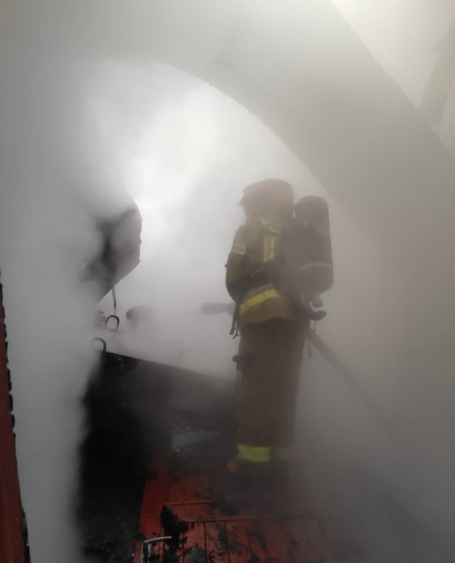Tartak stanął w płomieniach. Z ogniem walczyło osiem zastępów straży pożarnej (zdjęcia)