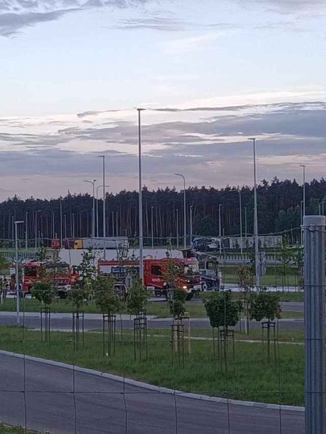 Pożar ciężarówki na MOP-ie. Z ogniem walczyły dwa zastępy strażaków (zdjęcia, wideo)
