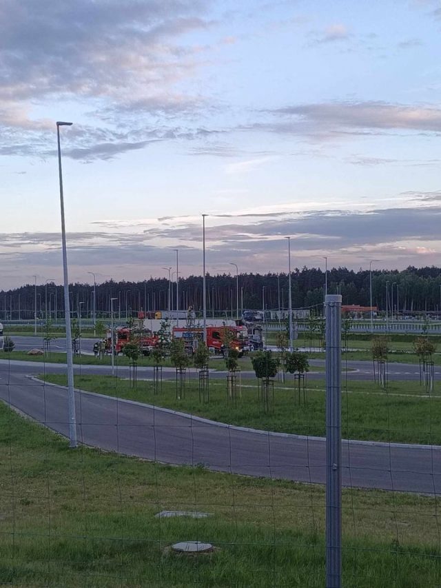 Pożar ciężarówki na MOP-ie. Z ogniem walczyły dwa zastępy strażaków (zdjęcia, wideo)
