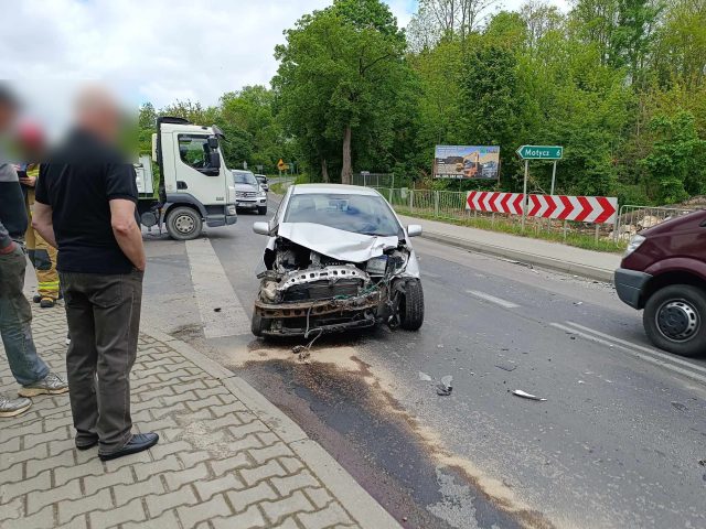 Zderzenie pojazdów na drodze Lublin – Nałęczów. Są spore utrudnienia w ruchu (zdjęcia)