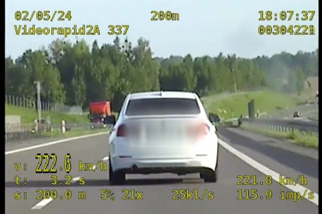 Kierowcy bez wyobraźni, jechali ekspresówką ponad 200 km/h. Były spore mandaty (wideo)