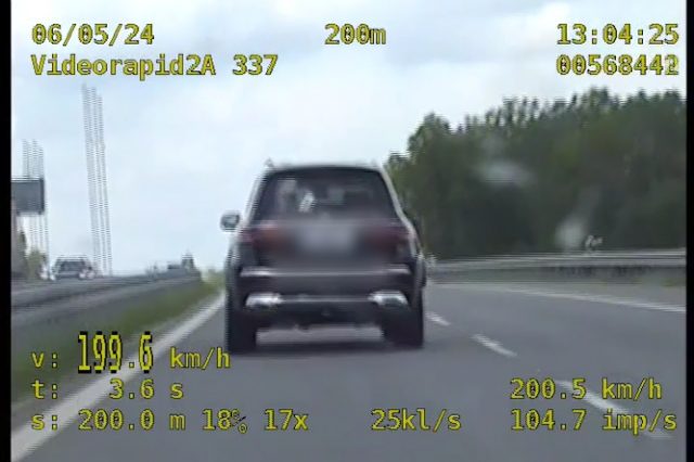 Kierowcy bez wyobraźni, jechali ekspresówką ponad 200 km/h. Były spore mandaty (wideo)