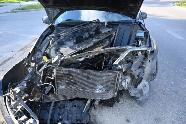 71-latek nie ustąpił pierwszeństwa i doprowadził do zderzenia z BMW (zdjęcia)