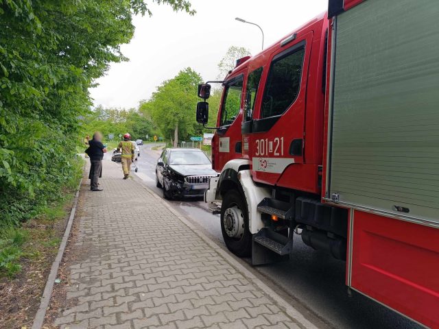 Zderzenie pojazdów na drodze Lublin – Nałęczów. Są spore utrudnienia w ruchu (zdjęcia)