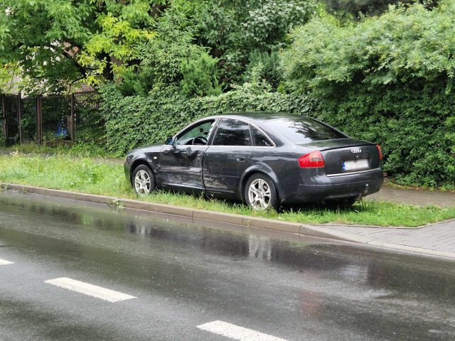 Nie patrzyła na znaki, wjechała w bok audi. Zderzenie dwóch aut na skrzyżowaniu (zdjęcia)