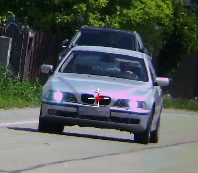Uciekał przed policjantami BMW, wpadł do rowu. Miał marihuanę (zdjęcia)