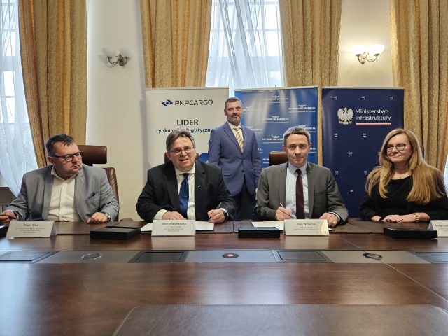 Włączenie CARGOTORU do PLK S.A. usprawni transport towarów drogą żelazną na Ukrainę (zdjęcia)