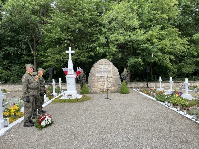 Uroczyste obchody upamiętniające 81. rocznicę pacyfikacji wsi Sochy (zdjęcia)