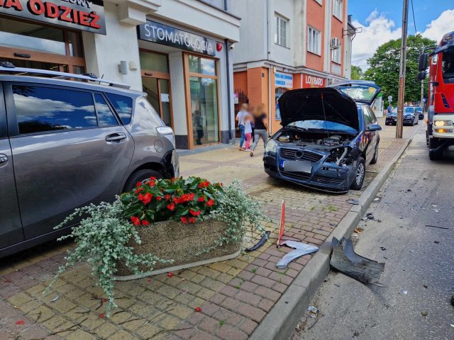 Nie ustąpił pierwszeństwa przejazdu. Trzy auta rozbite, sprawca ukarany mandatem (zdjęcia)